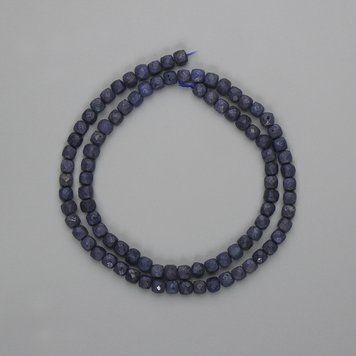 Бусины Сапфир необработанный граненый кубик 4х4мм+- L-39см+- на нитке 48959 фото