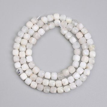 Бусины Адуляр граненый кубик 4х4мм +- L-38см+- на нити 71071 фото