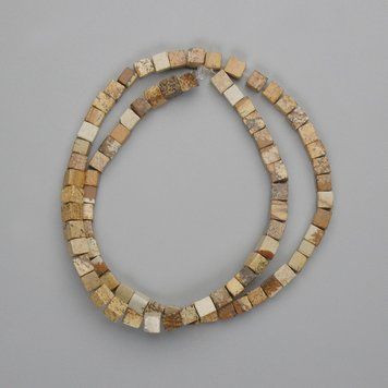 Бусины Пейзажная Яшма кубик d-4,5х4,5мм+- L-39см+- на леске 71557 фото