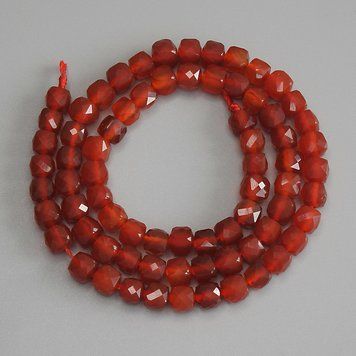 Бусины Сердолик граненый кубик 5х5мм+- на нитке L-37см+- 72170 фото